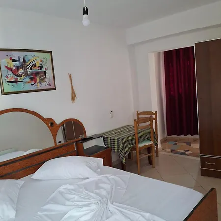 בית הארחה Holiday Rooms *