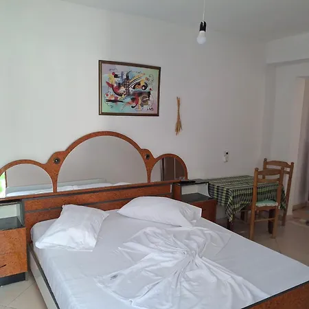 בית הארחה Holiday Rooms *