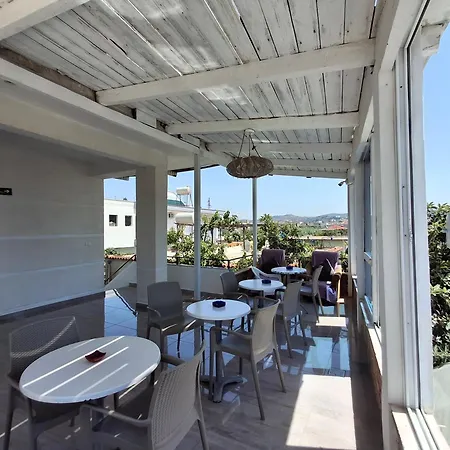 בית הארחה Holiday Rooms *