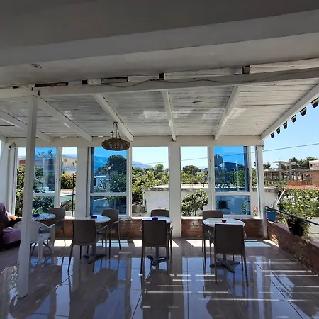 Holiday Rooms בית הארחה Vlorë